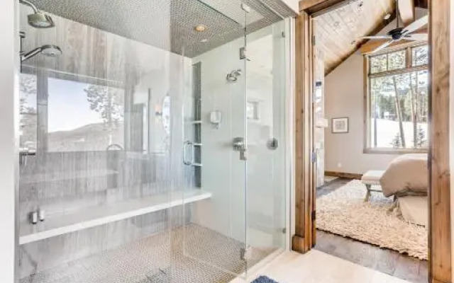 Chalet Tenmile Views Home