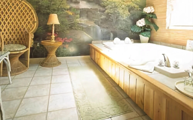 Crescent Lodge & Country Inn