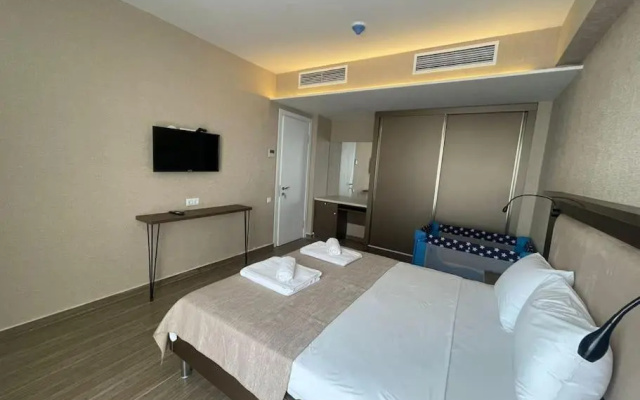 Leo Group Luxury Apartment 1834 Alliance Palace
