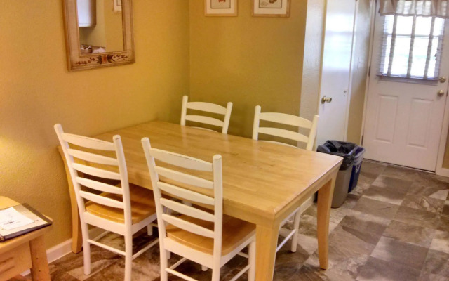 Green Gables Motel & Suites