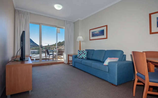 Barrington, 713/35-45 Shoal Bay Road