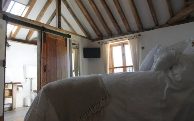 The Dovecote - unique self-contained 1bed renovated barn