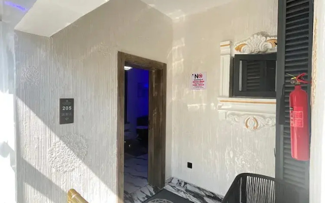 Livingstone Luxury Apartment