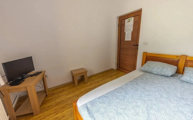 Route 68 Gurasada Park Hostel