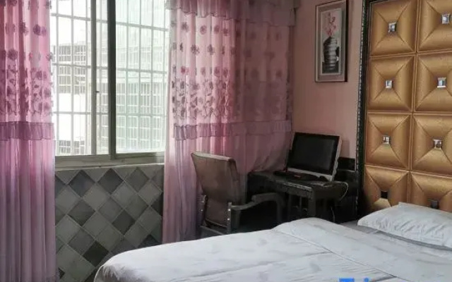 Yinding Business Hotel (Longhui County Bus Terminal)