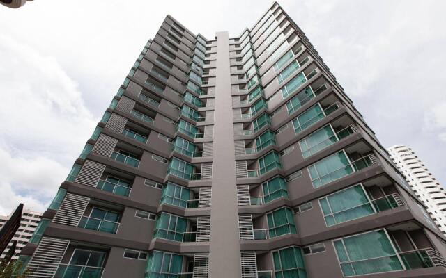 Отель Adelphi Grande Sukhumvit вид на фасад