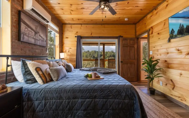 Tranquil Mountain Getaway By Ghosal Luxury Lodging