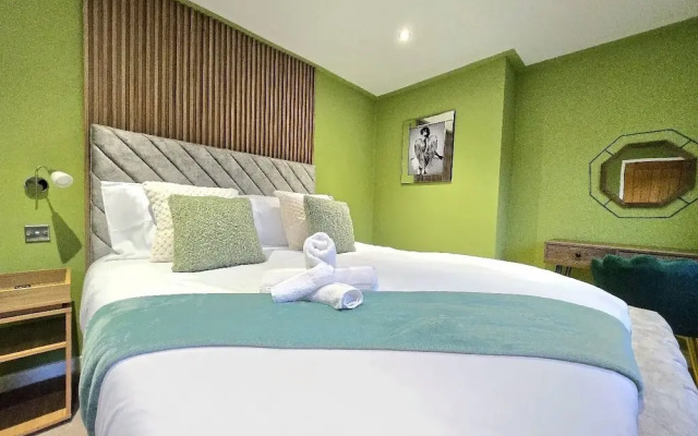 Quirky 2-Bed with Free Parking