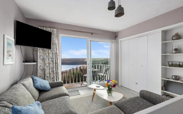 Freshwater Bay - Sea View Apartment
