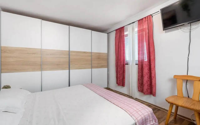 Beautiful Home in Lukovo Sugarje With Wifi and 1 Bedrooms