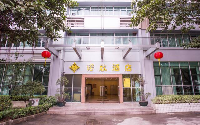 Guangzhou June Hotel вид на фасад