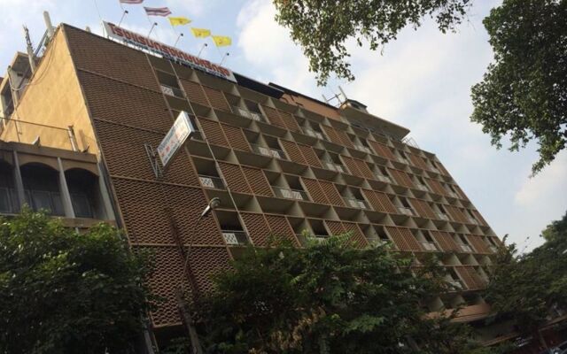 Отель The Krungkasem Srikrung Hotel Таиланд, Бангкок - отзывы, цены и фото номеров - забронировать отель The Krungkasem Srikrung Hotel онлайн вид на фасад