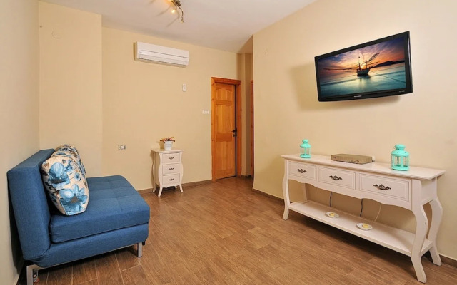 Mul Kineret Suites