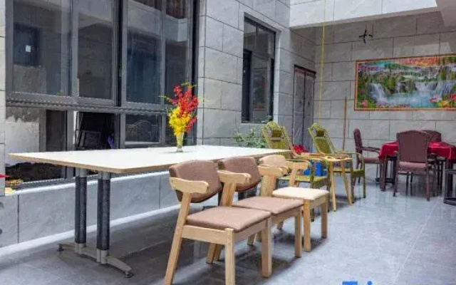 Qingcheng Mountain Banshan Bianxia Homestay