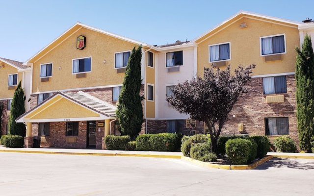 Super 8 by Wyndham Kingman in Kingman, United States of America from 78$, photos, reviews - zenhotels.com hotel front