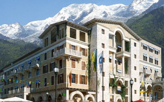 Gorky Art Premium Hotel вид на фасад
