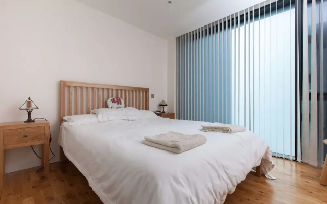 Elegant and Modern Apartment in Central Edinburgh