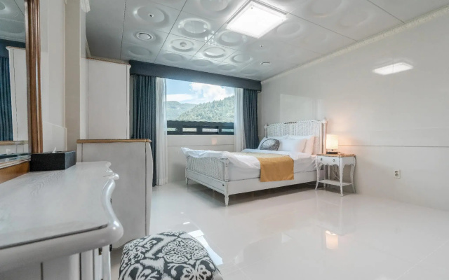 Taebaek Hotel