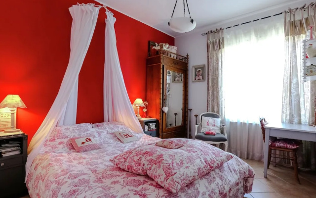 Amazing Holiday Home With Pool in Aix-en-provence