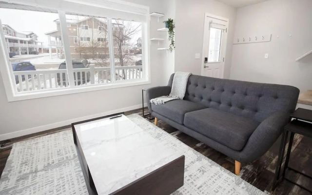 Beautiful South Winnipeg 4 Bdrm 2 Bath Townhouse