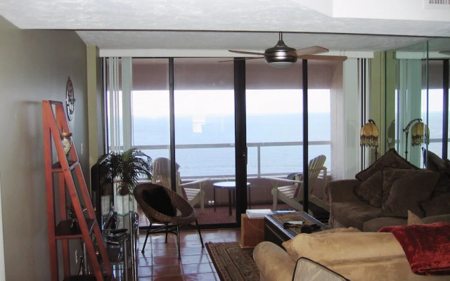 Crescent Beach Club 14C Apartment