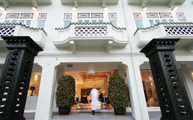 New Majestic Hotel вид на фасад