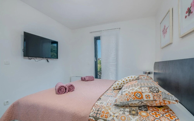 Awesome Home in Novigrad With Jacuzzi, Wifi and 3 Bedrooms