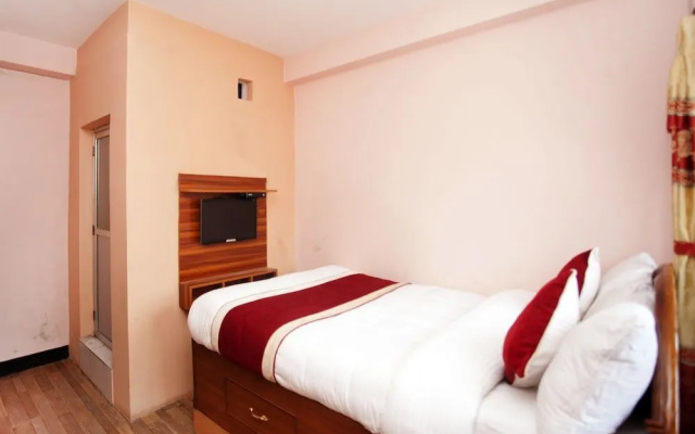 Oyo 372 Hotel Happy Inn