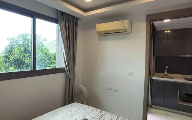 Luxurious Pattaya Apartment With Pool Access