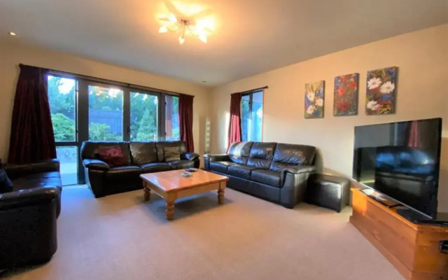 10 Tarndale Place