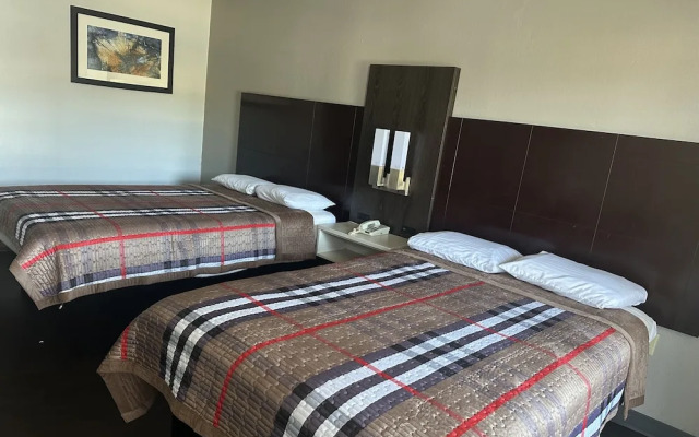 Deluxe INN  Augusta