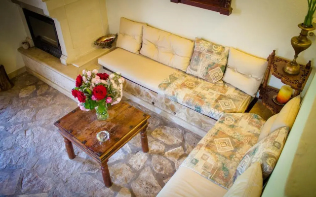 Gioia Traditional House