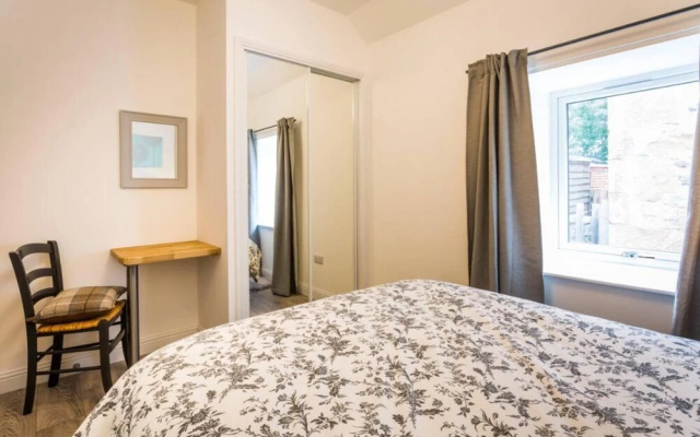 Ideal Couples Base for Exploring the Isle of Arran