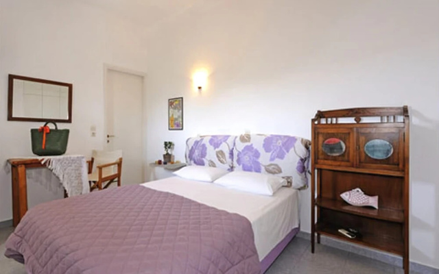 Anemoessa Rooms & Studios