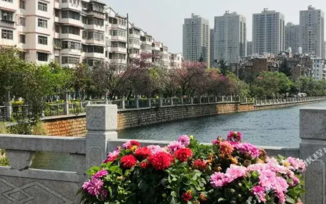 Mingchun Garden Hot Spring Resort Hotel (Kunming University Fukang City Shopping Mall Branch)