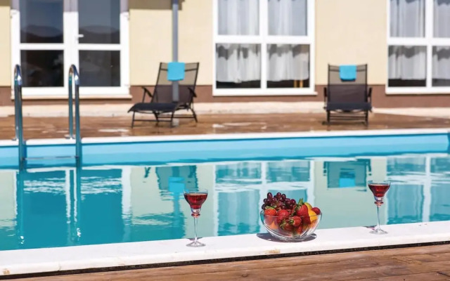 Amazing Home in Divulje With Wifi and 8 Bedrooms
