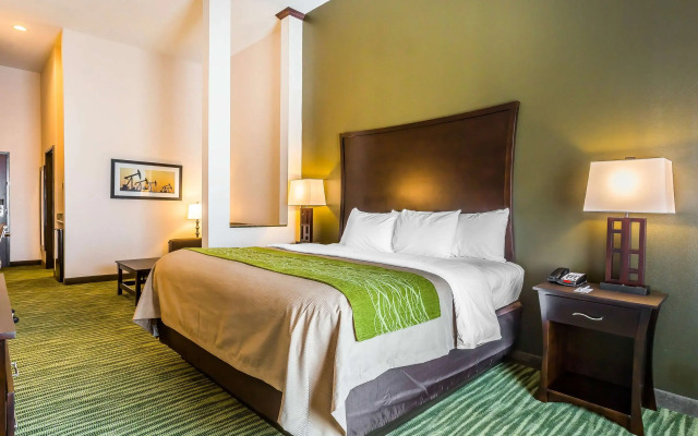 Comfort Inn & Suites Moore - Oklahoma City