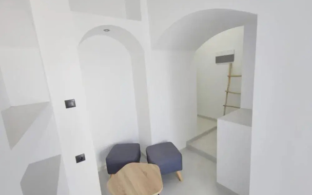 Fira Cave Suites
