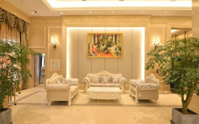 Vienna International Hotel (Luzhou High-speed Railway Station Southwest Trade City)