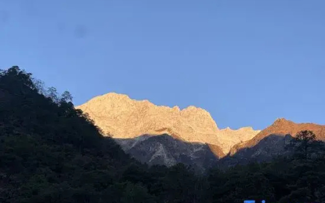Hutiaoxia Village Upper-class Luxury Homestay