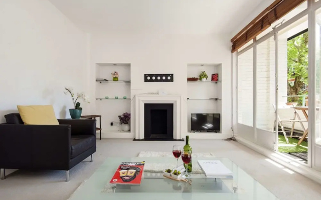 The Wonderful Chelsea Manor Street Apartment - CHK