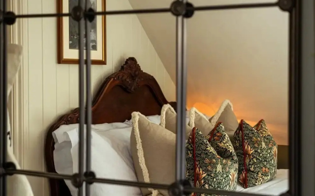 High Corner Inn