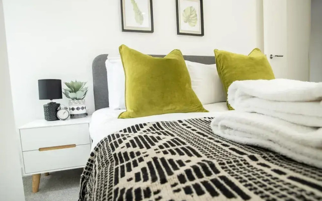 Exeter Cathedral Two-bedroom Stay