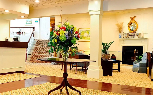 The Farmington Inn & Suites