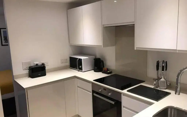 Alison15 - Superior Clifton Studio Apartment