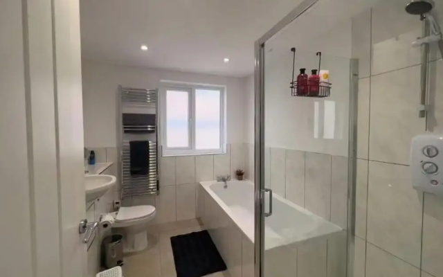 Apartmentsleeps8-wifi-famillyfriendly-citycentre
