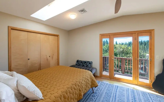 The Oaks Home features Private Disc Golf Course by RedAwning