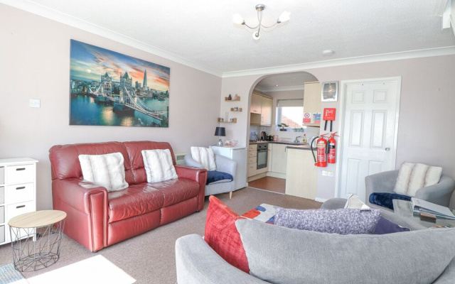 98 Waterside Park