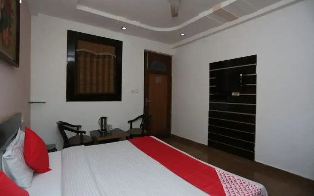 OYO 18870 Hotel Lajja Palace