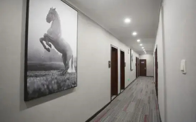 Junyi Hotel (Xuancheng Wanda Plaza)